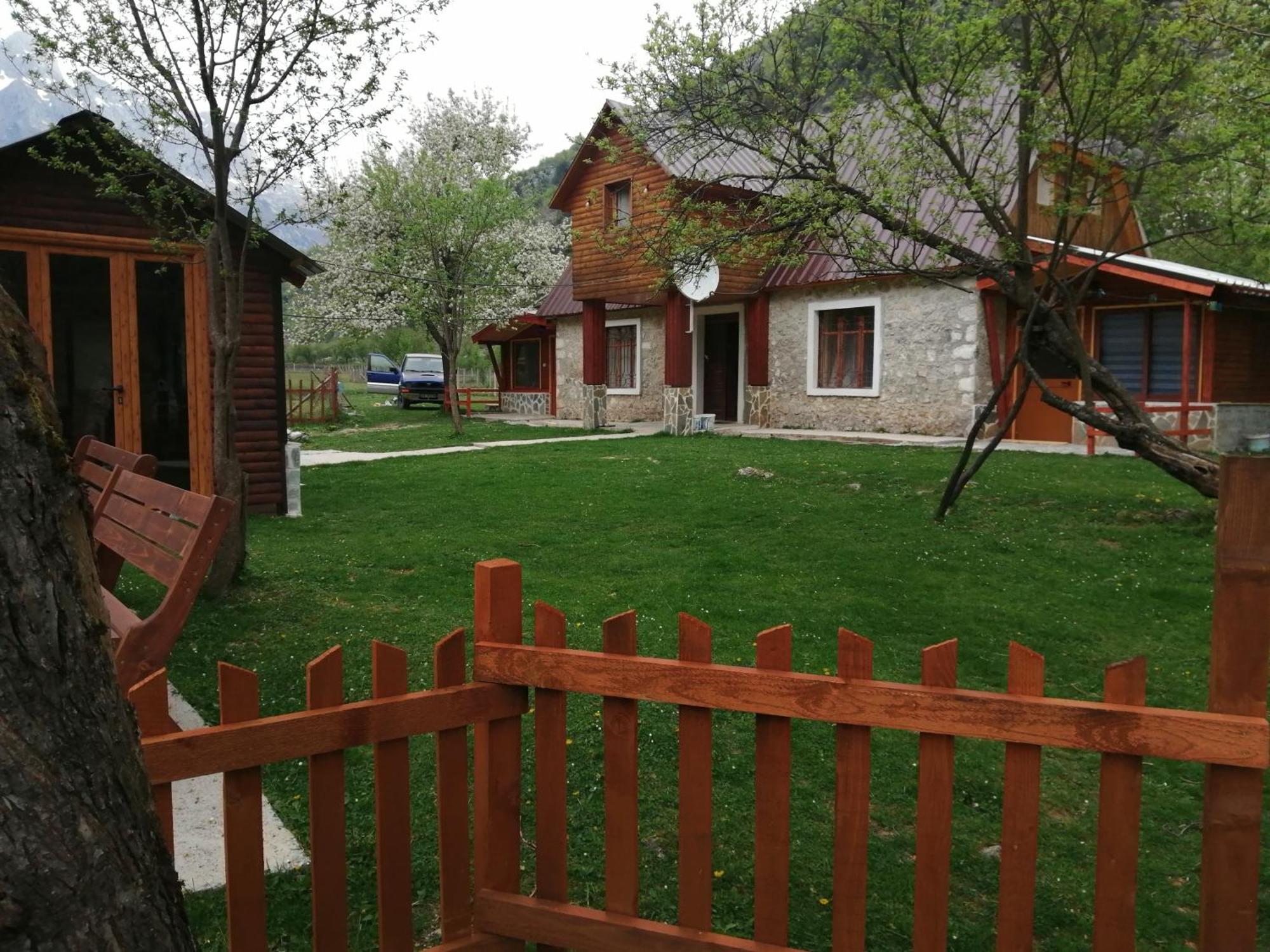 Bujtina Pllumi Theth Bed & Breakfast Ngoại thất bức ảnh