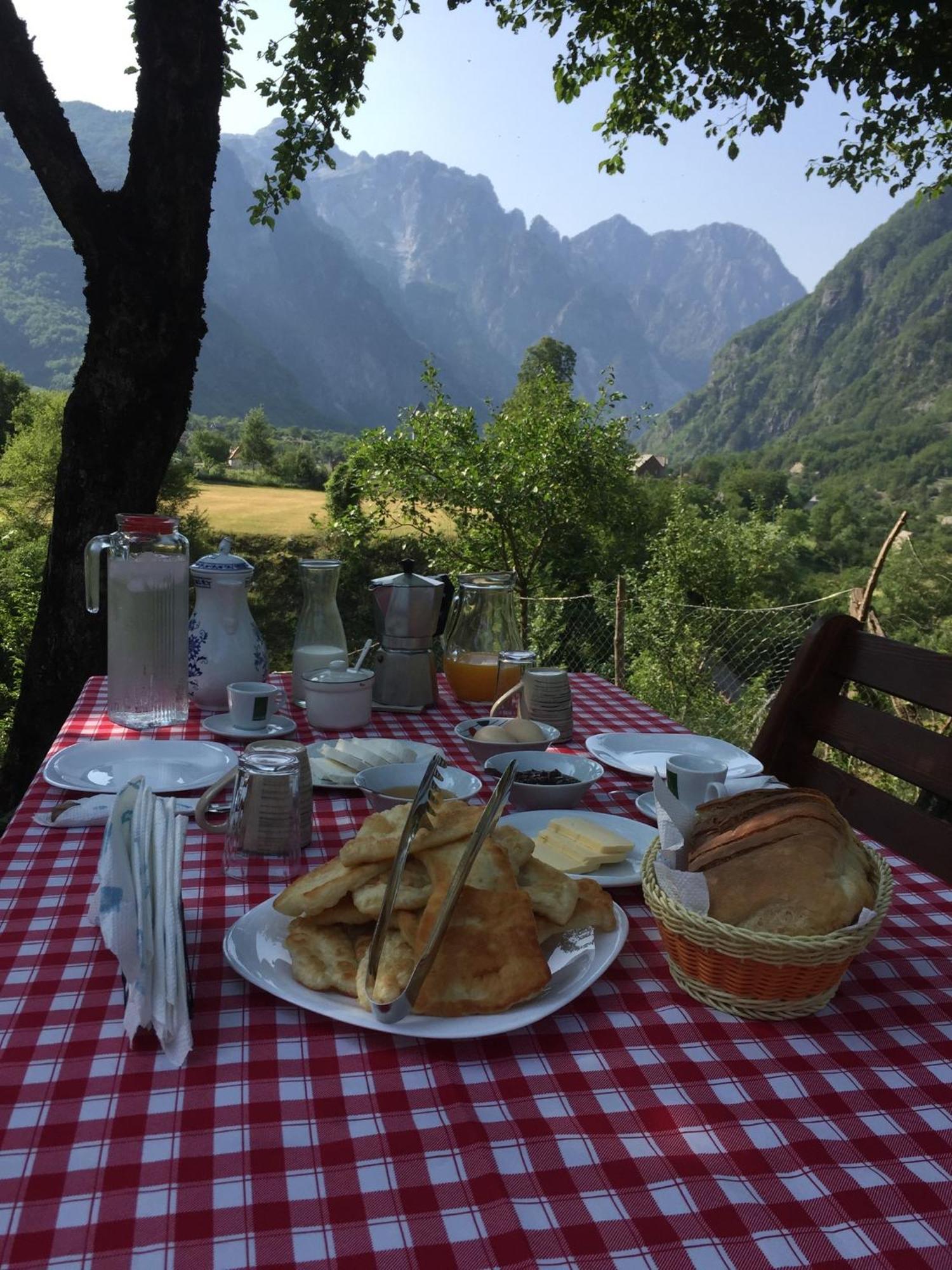 Bujtina Pllumi Theth Bed & Breakfast Ngoại thất bức ảnh