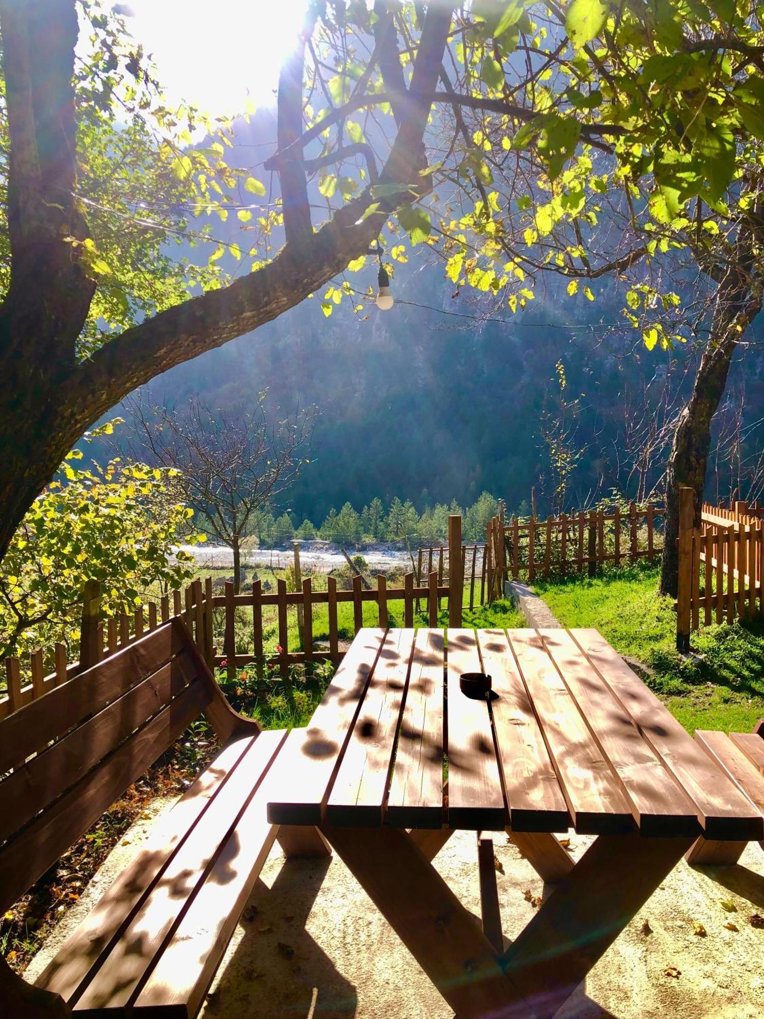 Bujtina Pllumi Theth Bed & Breakfast Ngoại thất bức ảnh