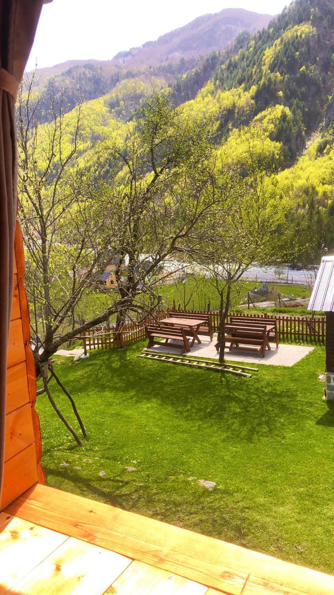 Bujtina Pllumi Theth Bed & Breakfast Ngoại thất bức ảnh