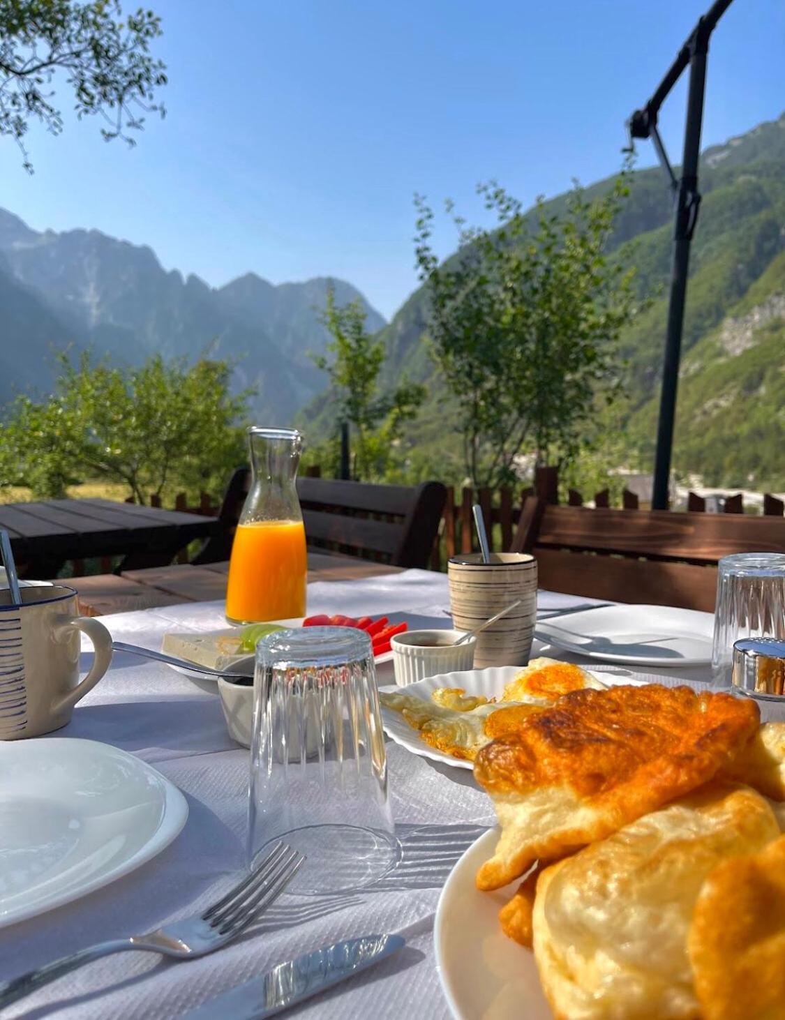 Bujtina Pllumi Theth Bed & Breakfast Ngoại thất bức ảnh